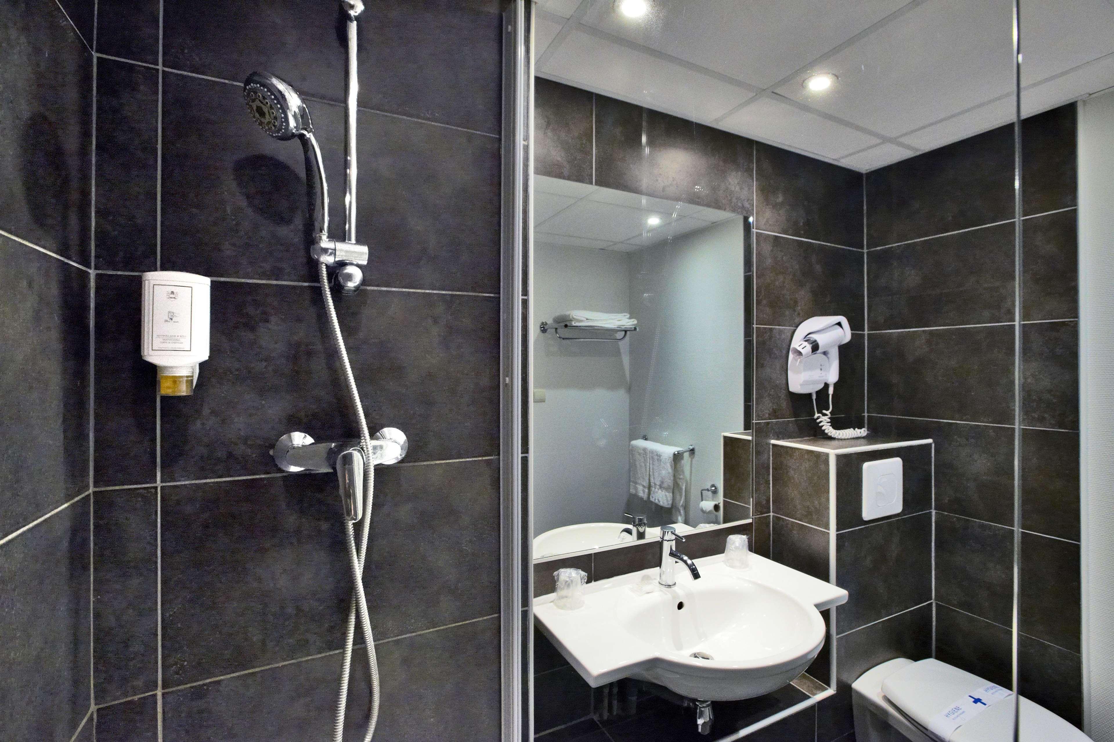 Hotel Kyriad La Rochelle Centre Ville Экстерьер фото