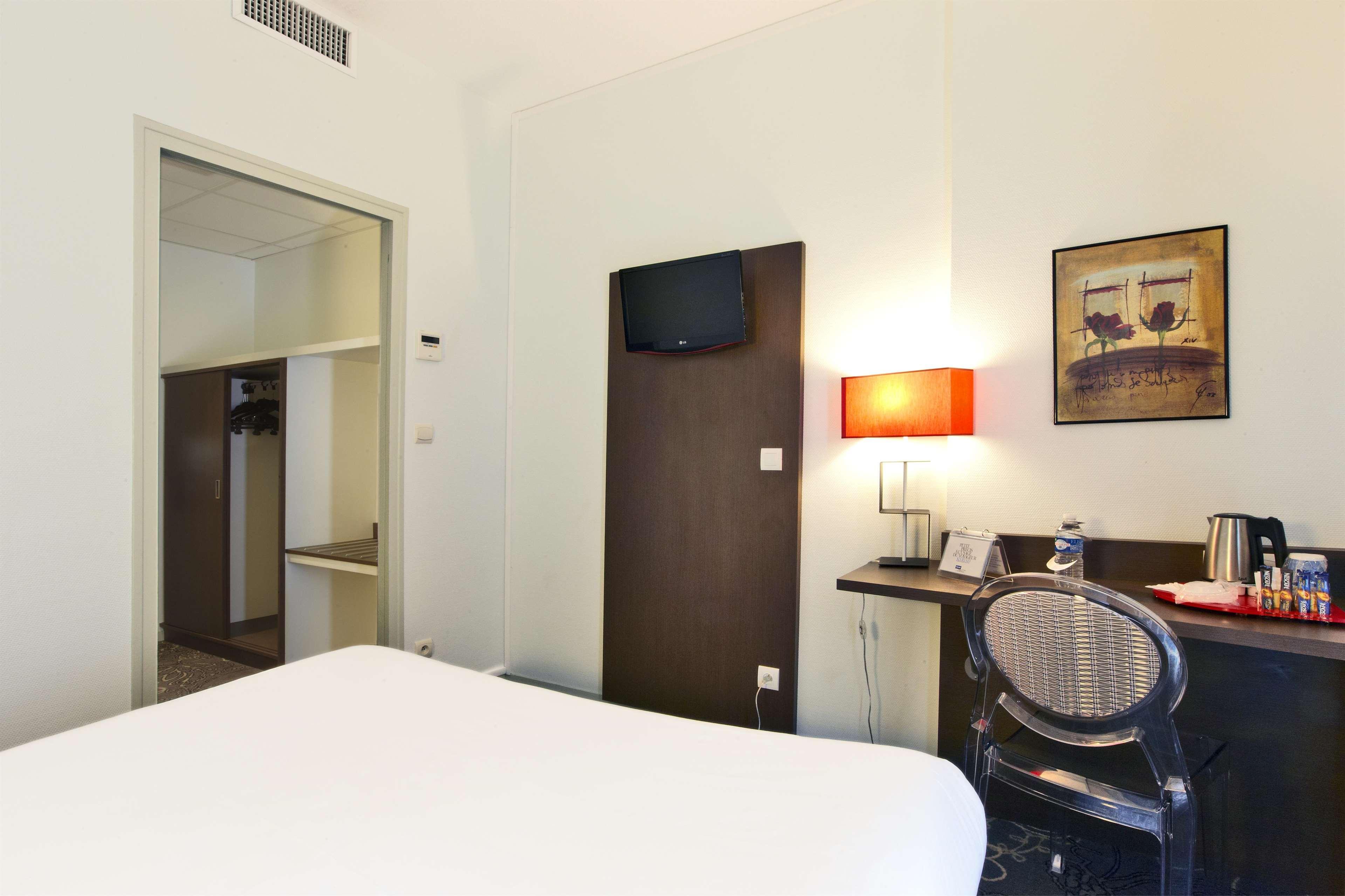 Hotel Kyriad La Rochelle Centre Ville Экстерьер фото