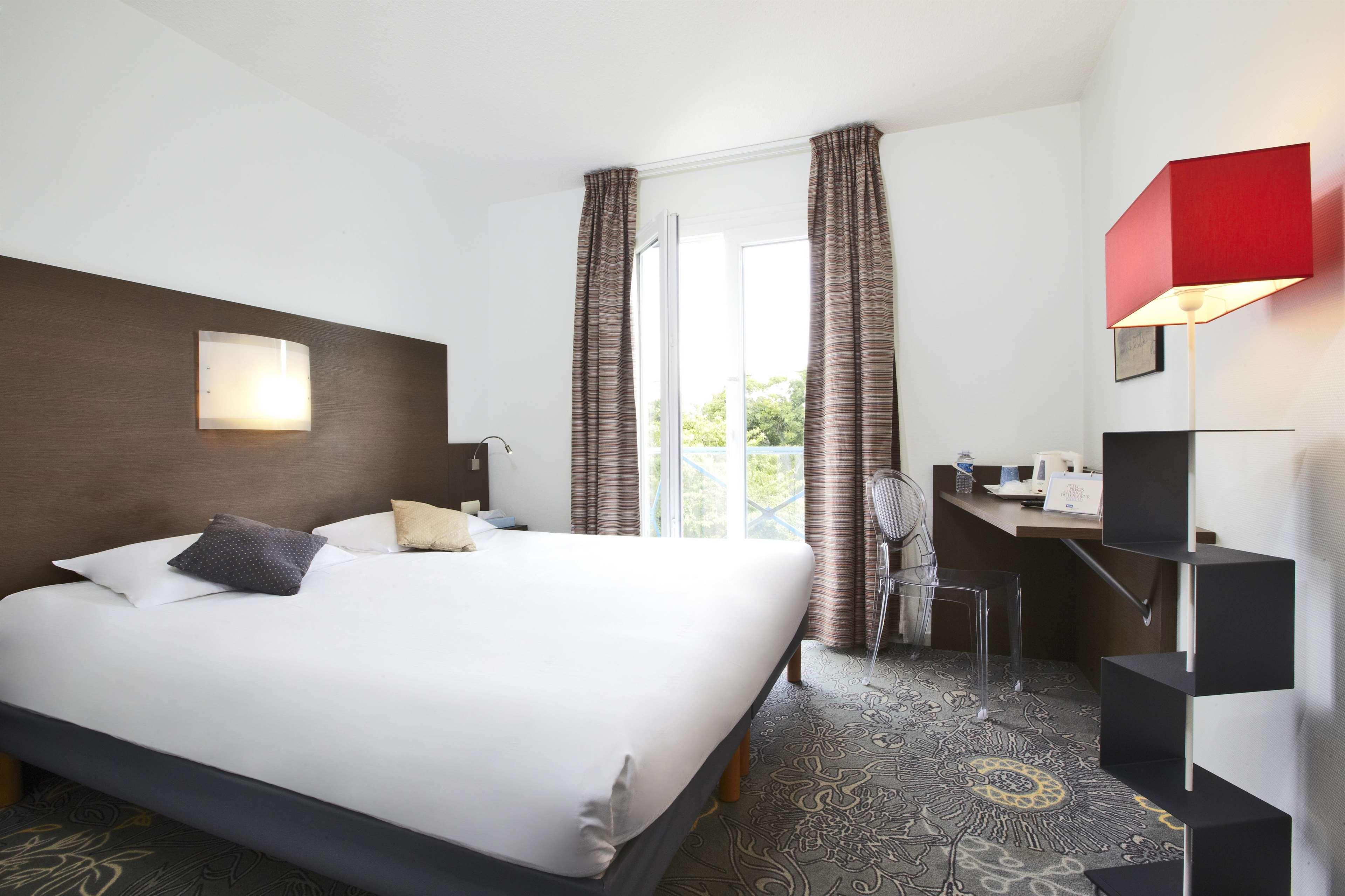 Hotel Kyriad La Rochelle Centre Ville Экстерьер фото