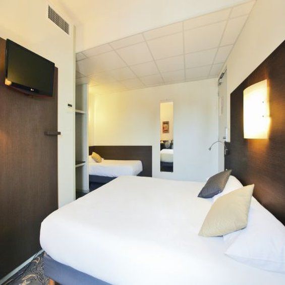 Hotel Kyriad La Rochelle Centre Ville Экстерьер фото